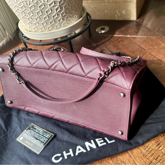 CHANEL TOTE - Picture 4 of 13